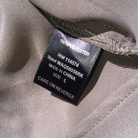 RO & DE | olive button-front top with pockets - Picture 7 of 8